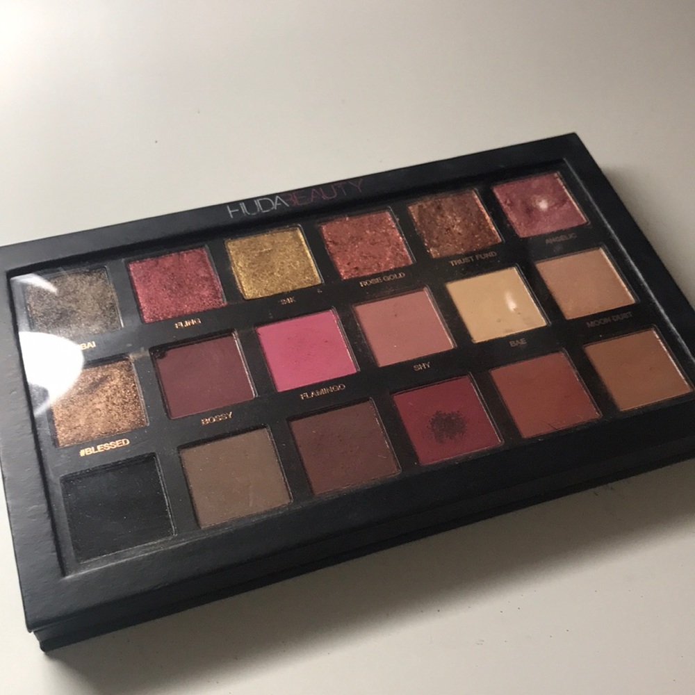 Huda Beauty Rose Gold Edition💫